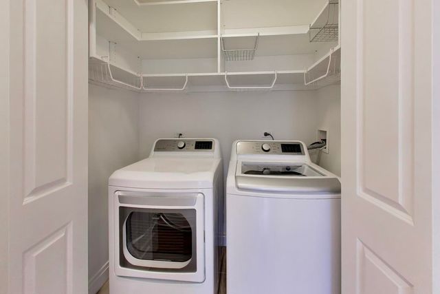 3407 N Bell Avenue B, Chicago, IL 60618