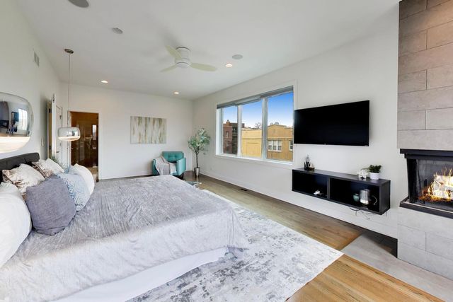 3407 N Bell Avenue B, Chicago, IL 60618