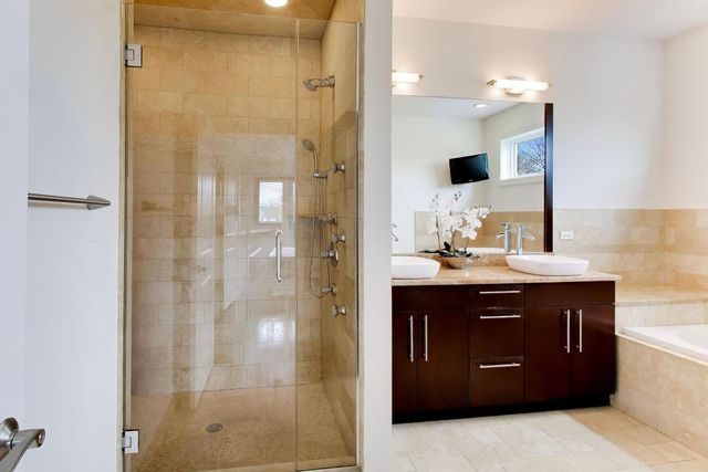 3407 N Bell Avenue B, Chicago, IL 60618