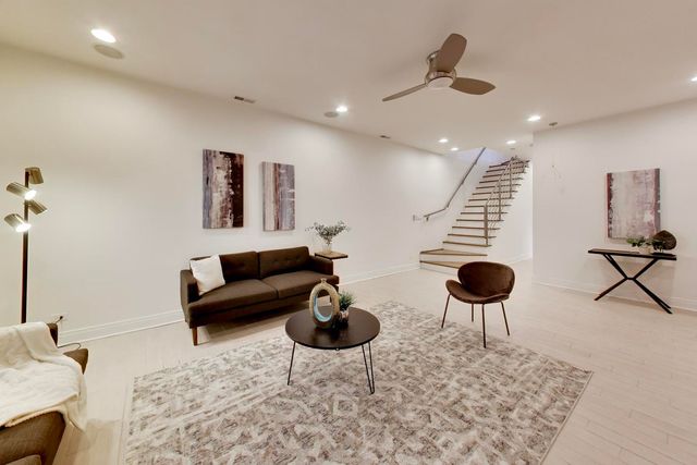 3407 N Bell Avenue B, Chicago, IL 60618