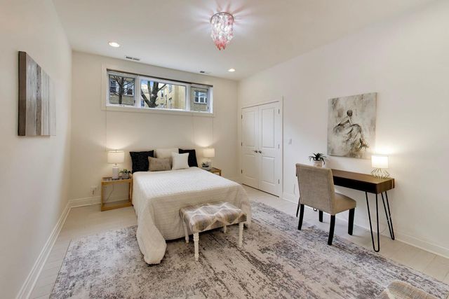 3407 N Bell Avenue B, Chicago, IL 60618