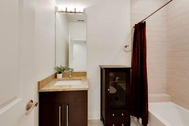3407 N Bell Avenue B, Chicago, IL 60618