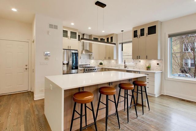 3407 N Bell Avenue B, Chicago, IL 60618