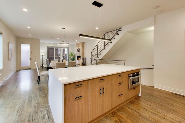 3407 N Bell Avenue B, Chicago, IL 60618