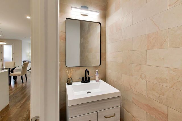 3407 N Bell Avenue B, Chicago, IL 60618
