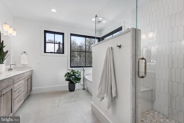 5206 12TH ST N, Arlington, VA 22205