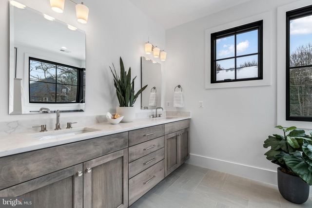 5206 12TH ST N, Arlington, VA 22205