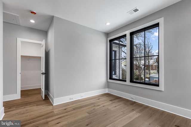 5206 12TH ST N, Arlington, VA 22205