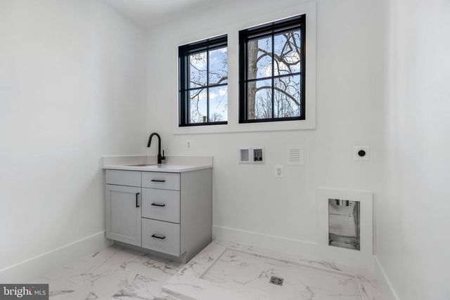 5206 12TH ST N, Arlington, VA 22205