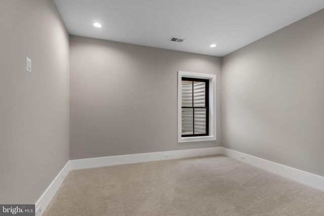 5206 12TH ST N, Arlington, VA 22205