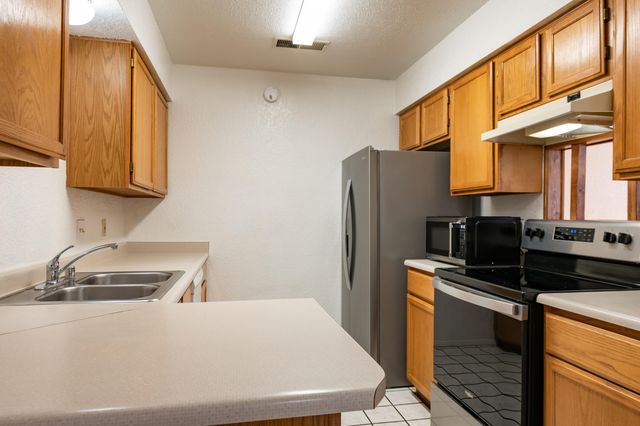 2900 Vista Del Rey NE UNIT 25B, Albuquerque, NM 87112