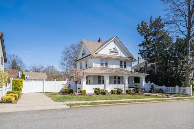 3 Columbia Street, Westbury, NY 11590
