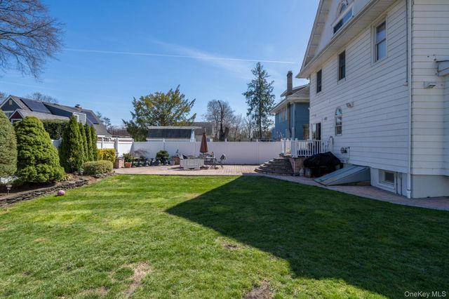 3 Columbia Street, Westbury, NY 11590