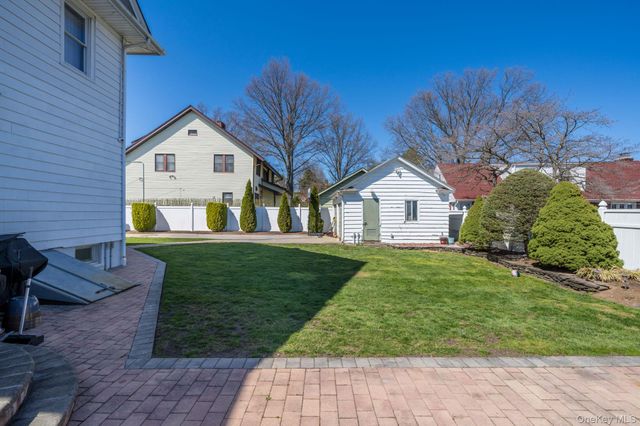 3 Columbia Street, Westbury, NY 11590
