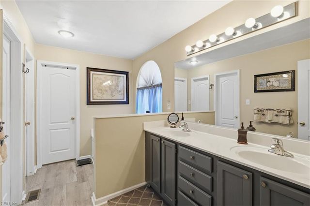 3025 Crossings DR, Chesapeake, VA 23321