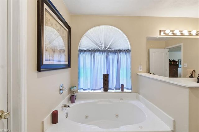 3025 Crossings DR, Chesapeake, VA 23321