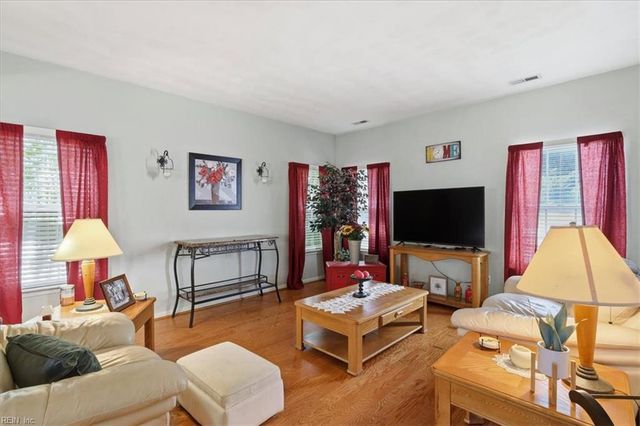 3025 Crossings DR, Chesapeake, VA 23321