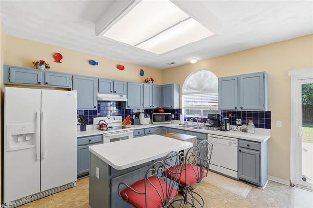 3025 Crossings DR, Chesapeake, VA 23321