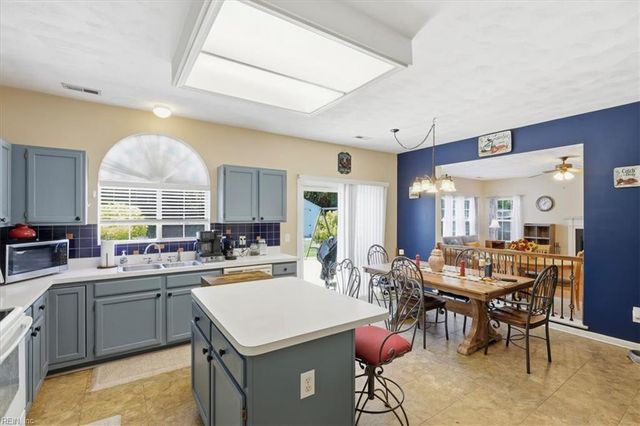 3025 Crossings DR, Chesapeake, VA 23321