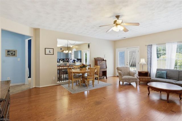 3025 Crossings DR, Chesapeake, VA 23321
