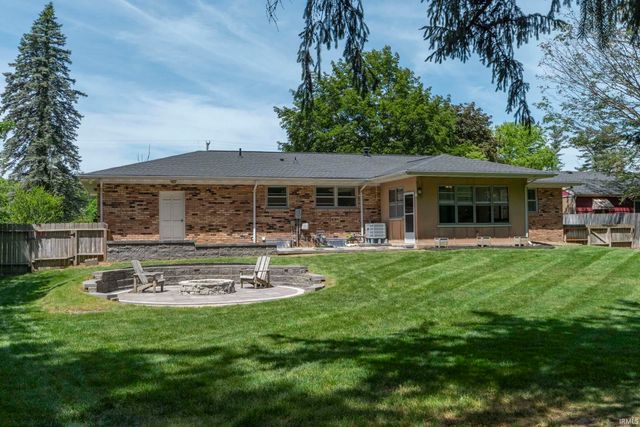 52288 Laurel Road, South Bend, IN 46637