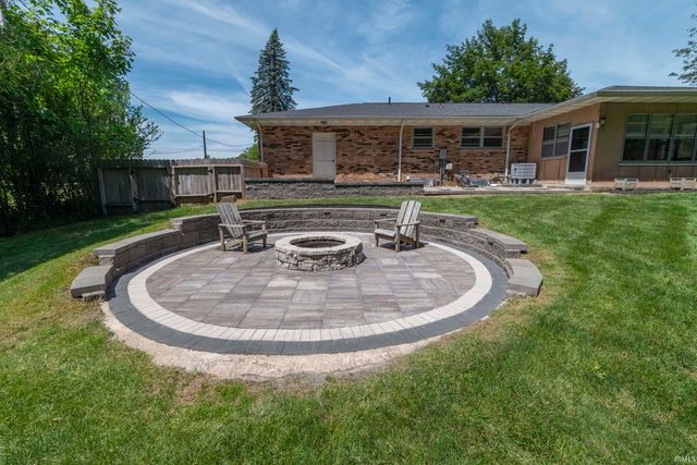 52288 Laurel Road, South Bend, IN 46637