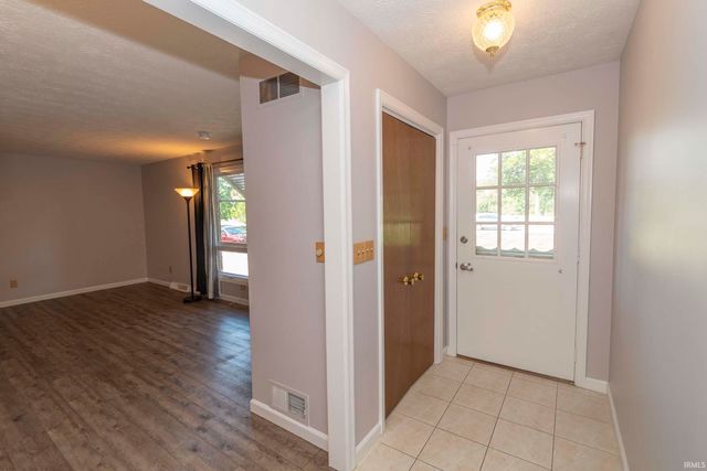 52288 Laurel Road, South Bend, IN 46637