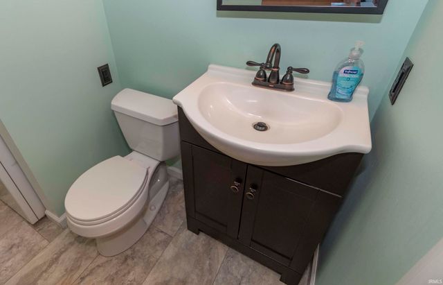 52288 Laurel Road, South Bend, IN 46637