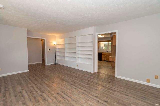 52288 Laurel Road, South Bend, IN 46637