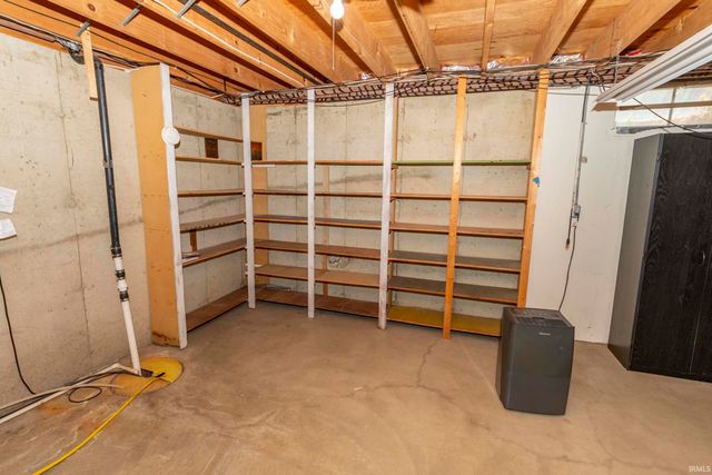 52288 Laurel Road, South Bend, IN 46637