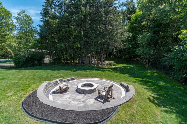 52288 Laurel Road, South Bend, IN 46637
