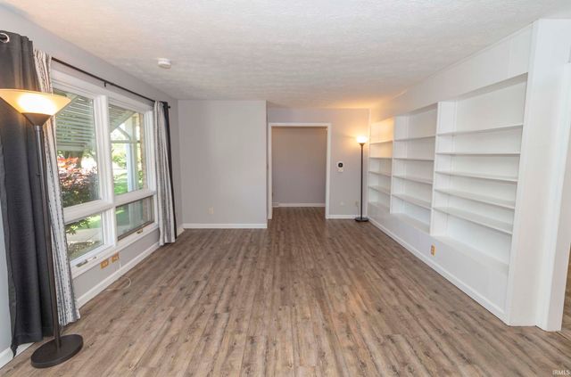 52288 Laurel Road, South Bend, IN 46637