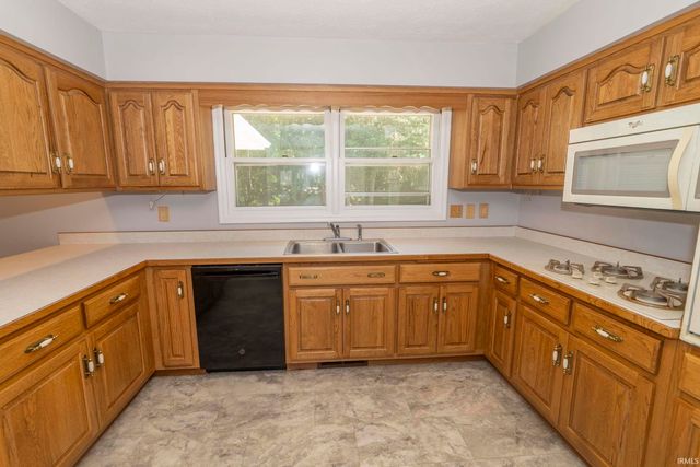 52288 Laurel Road, South Bend, IN 46637