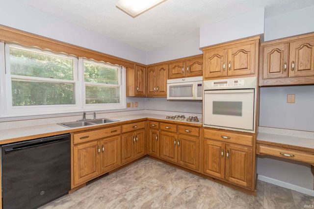 52288 Laurel Road, South Bend, IN 46637