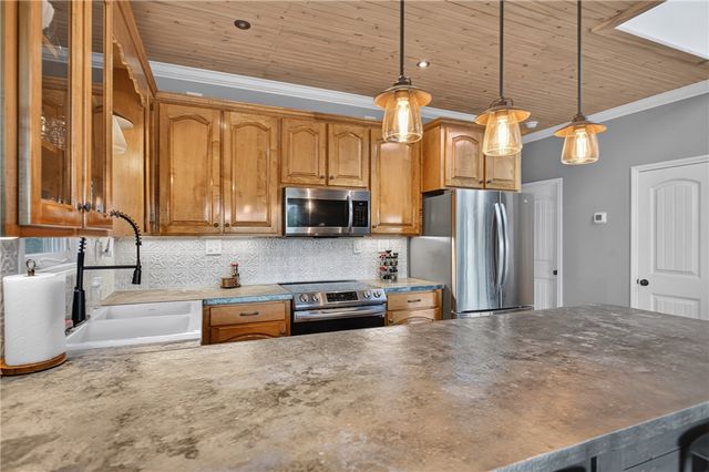 125 Chauga Shoals Drive, Westminster, SC 29693