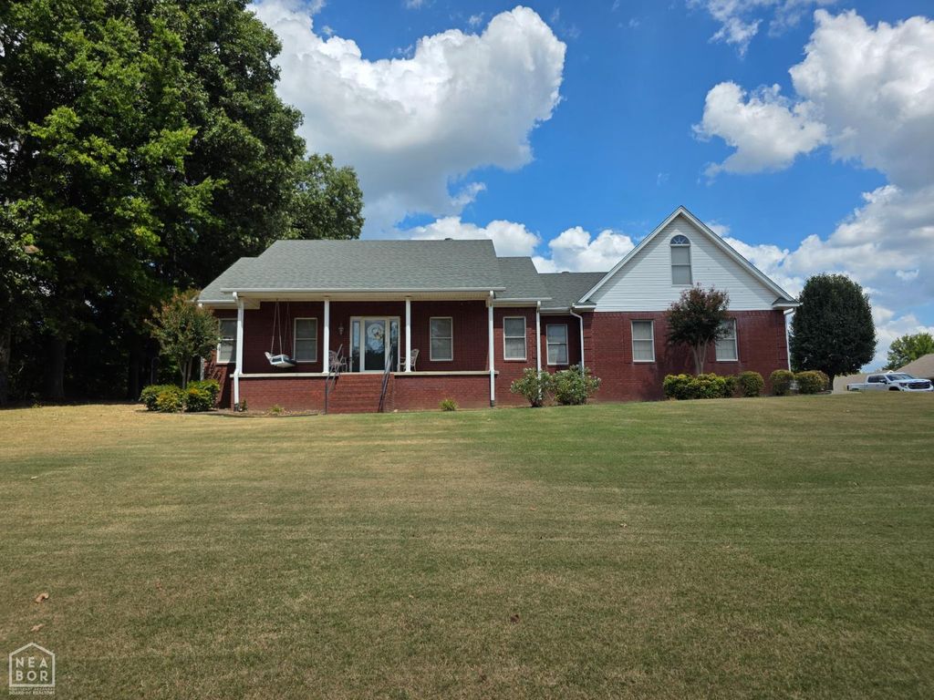 2301 Country Club Road, Paragould, AR 72450