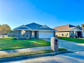 3745 Manhattan Ct, Gulf Breeze, FL 32563