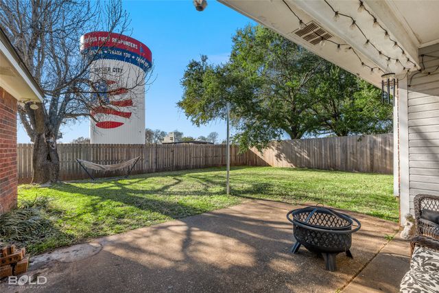 2103 Sandhurst Street, Bossier City, LA 71111