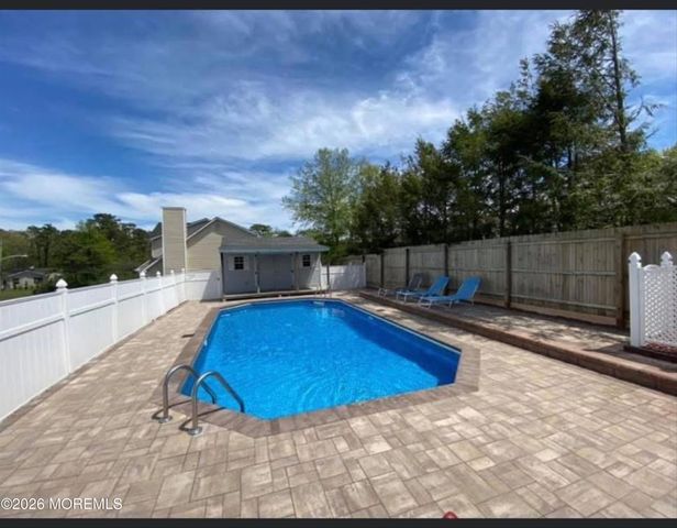 1932 11th Avenue, Toms River, NJ 08757