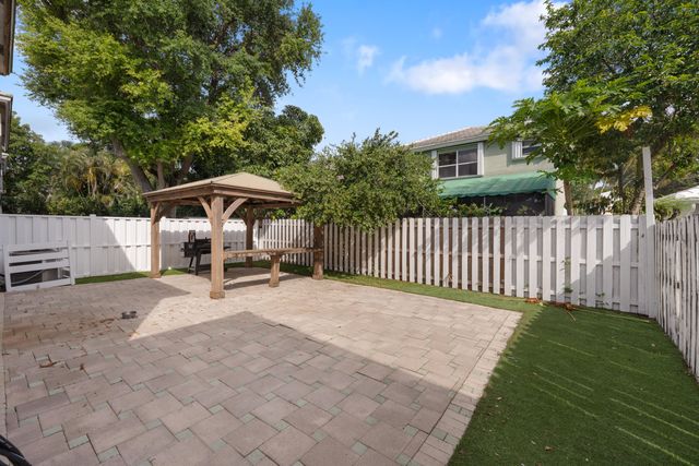 9859 NW 2nd Street, Plantation, FL 33324