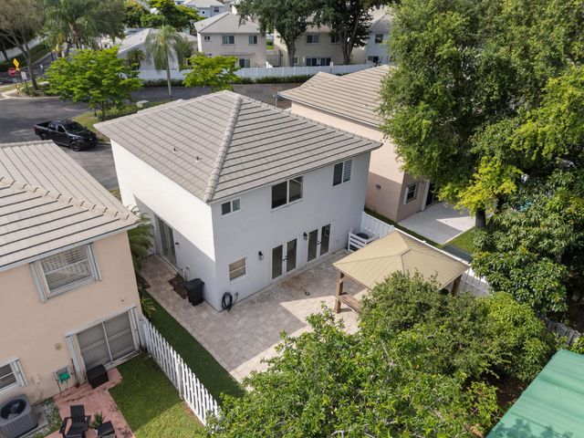 9859 NW 2nd Street, Plantation, FL 33324