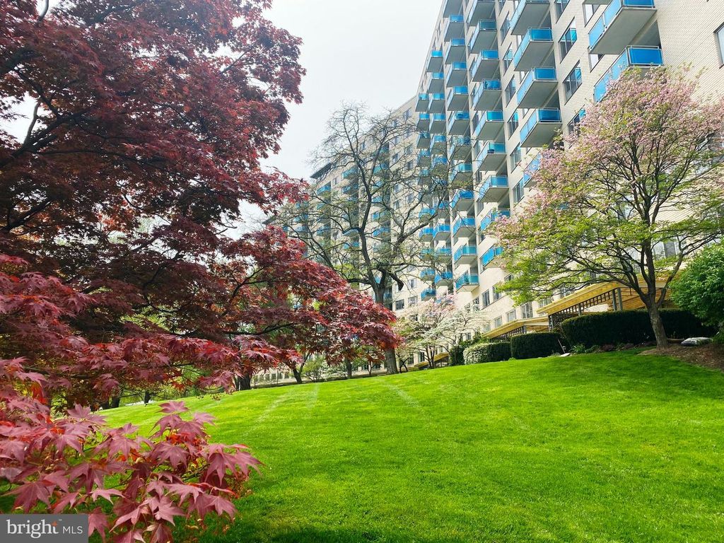 10201 GROSVENOR PL #103, Rockville, MD 20852