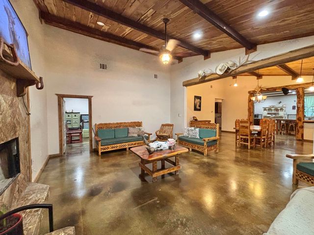 11229 Ocelot Rd., Gilmer, TX 75644