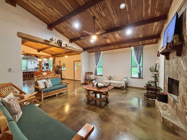 11229 Ocelot Rd., Gilmer, TX 75644