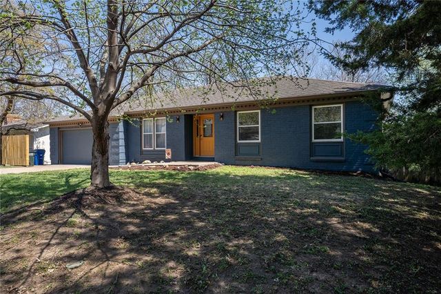924 Holiday Drive, Lawrence, KS 66049