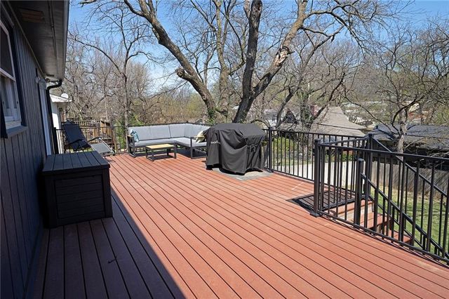 924 Holiday Drive, Lawrence, KS 66049