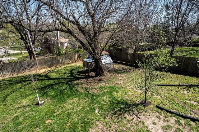 924 Holiday Drive, Lawrence, KS 66049