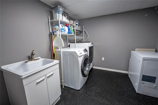 924 Holiday Drive, Lawrence, KS 66049
