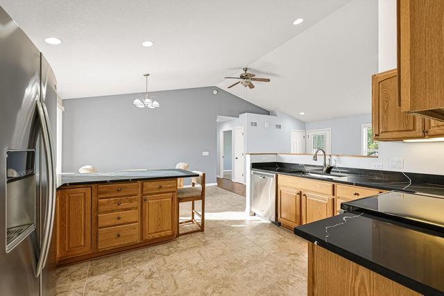 532 Tomahawk DRIVE, Twin Lakes, WI 53181