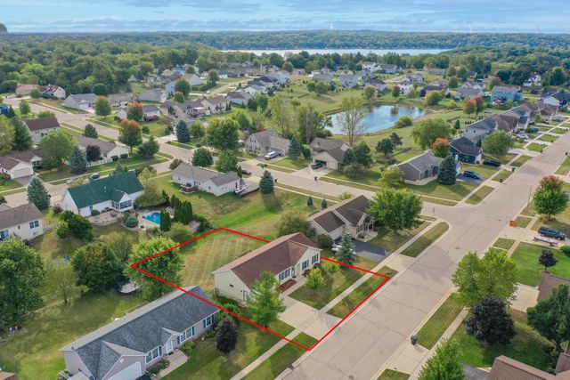 532 Tomahawk DRIVE, Twin Lakes, WI 53181